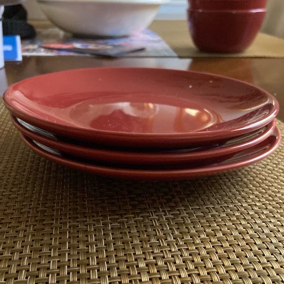 Red Stoneware Project 62 Plates (SEND ANY OFFER OVER $11‼️) - Picture 2 of 4